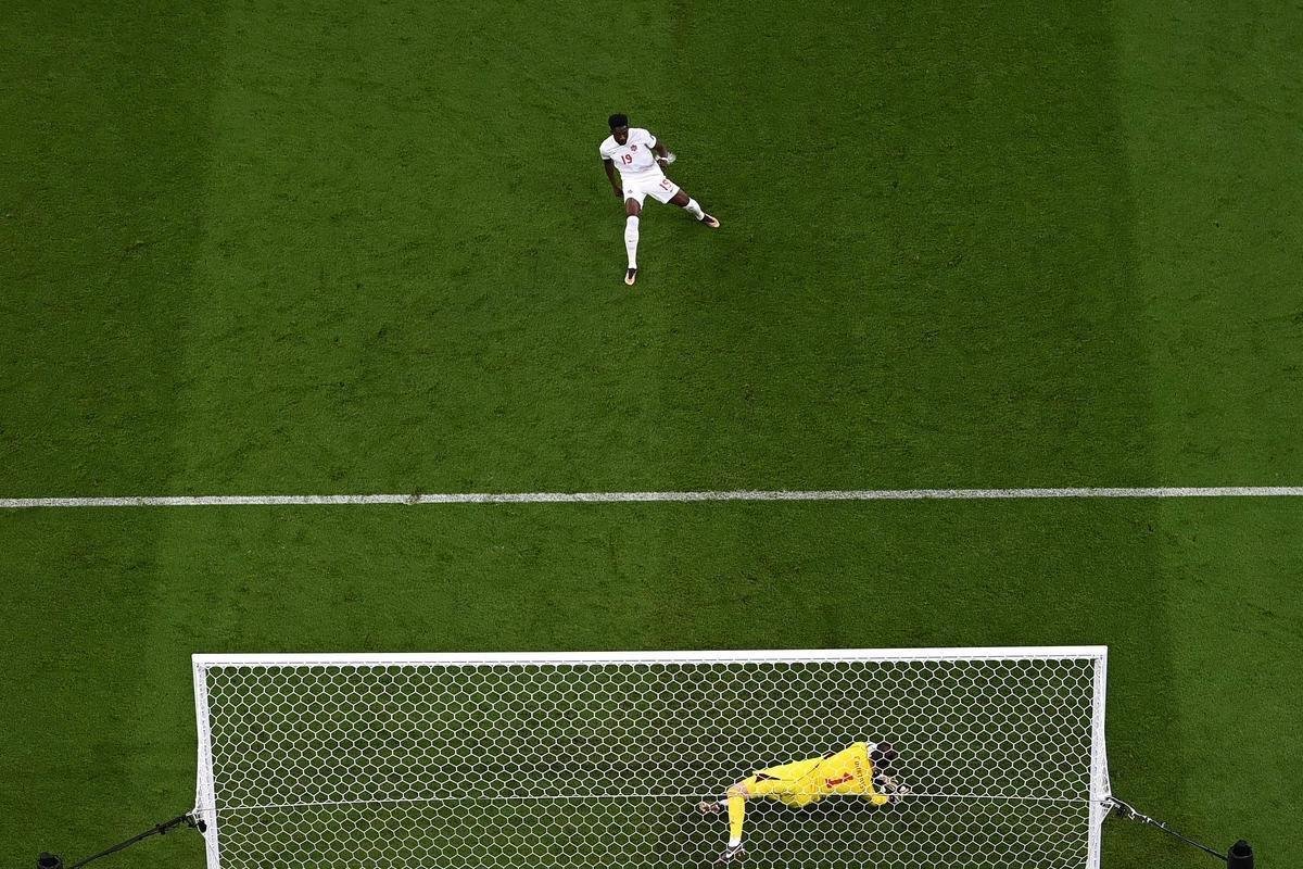 Fotos do jogo entre Blgica e Canad pelo Grupo F da Copa do Mundo