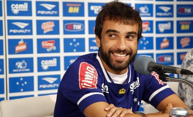 Gerente Valdir Barbosa e agente Gabriel o Pensador apresentaram meia Gabriel Xavier na Toca