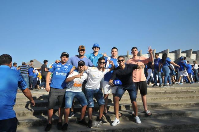 Chegada da torcida do Cruzeiro ao Mineiro para o jogo contra a Ponte Preta pela 13 rodada da Srie B do Campeonato Brasileiro. Estdio voltou a receber grande pblico