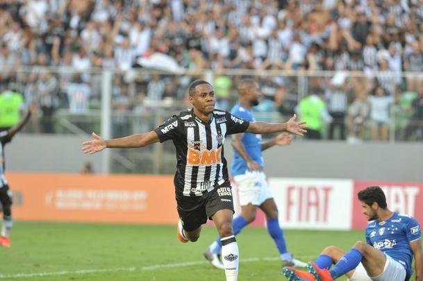 Elias abriu o placar para o Atltico aos 29 minutos do primeiro tempo