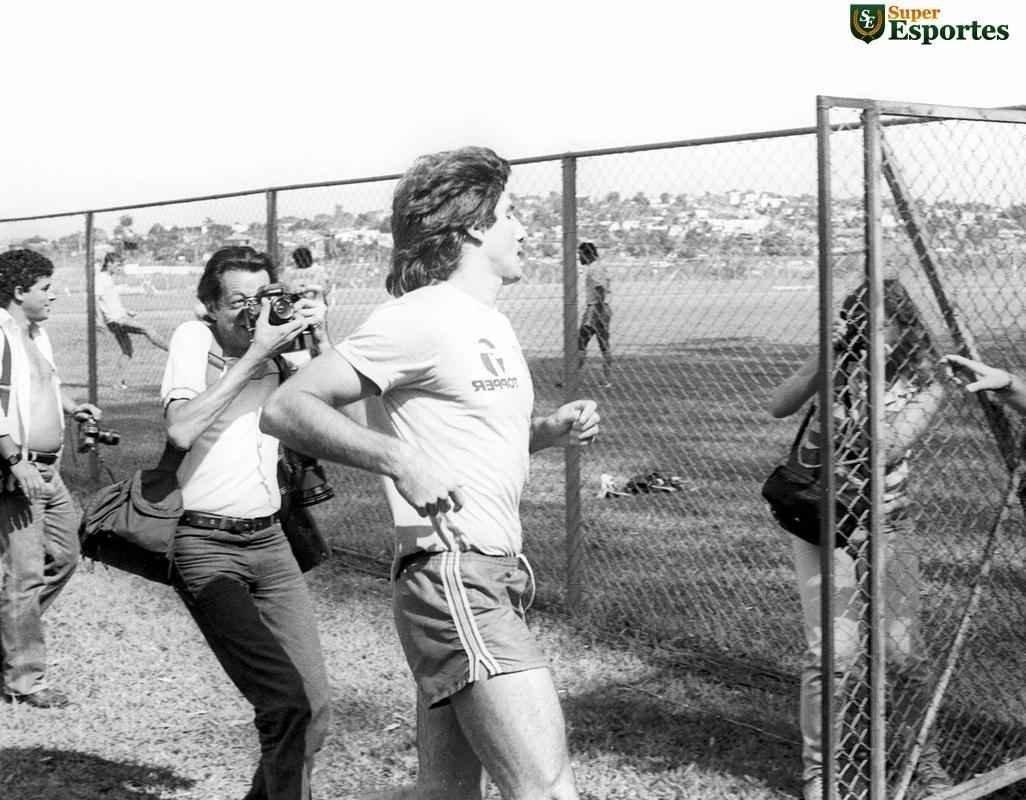 Preparao da Seleo Brasileira na Toca da Raposa I para a Copa do Mundo de 1986; na foto, o atacante Renato Gacho, que acabou cortado por indisciplina