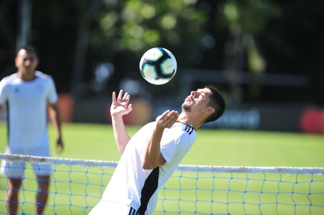 Seleo Paraguaia treina na Toca da Raposa 2