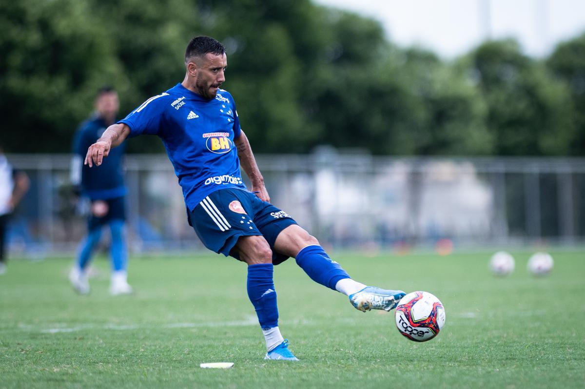 Imagens do jogo-treino entre Cruzeiro e Bolívar, neste sábado (20/2), na Toca da Raposa II. Time celeste venceu por 1 a 0