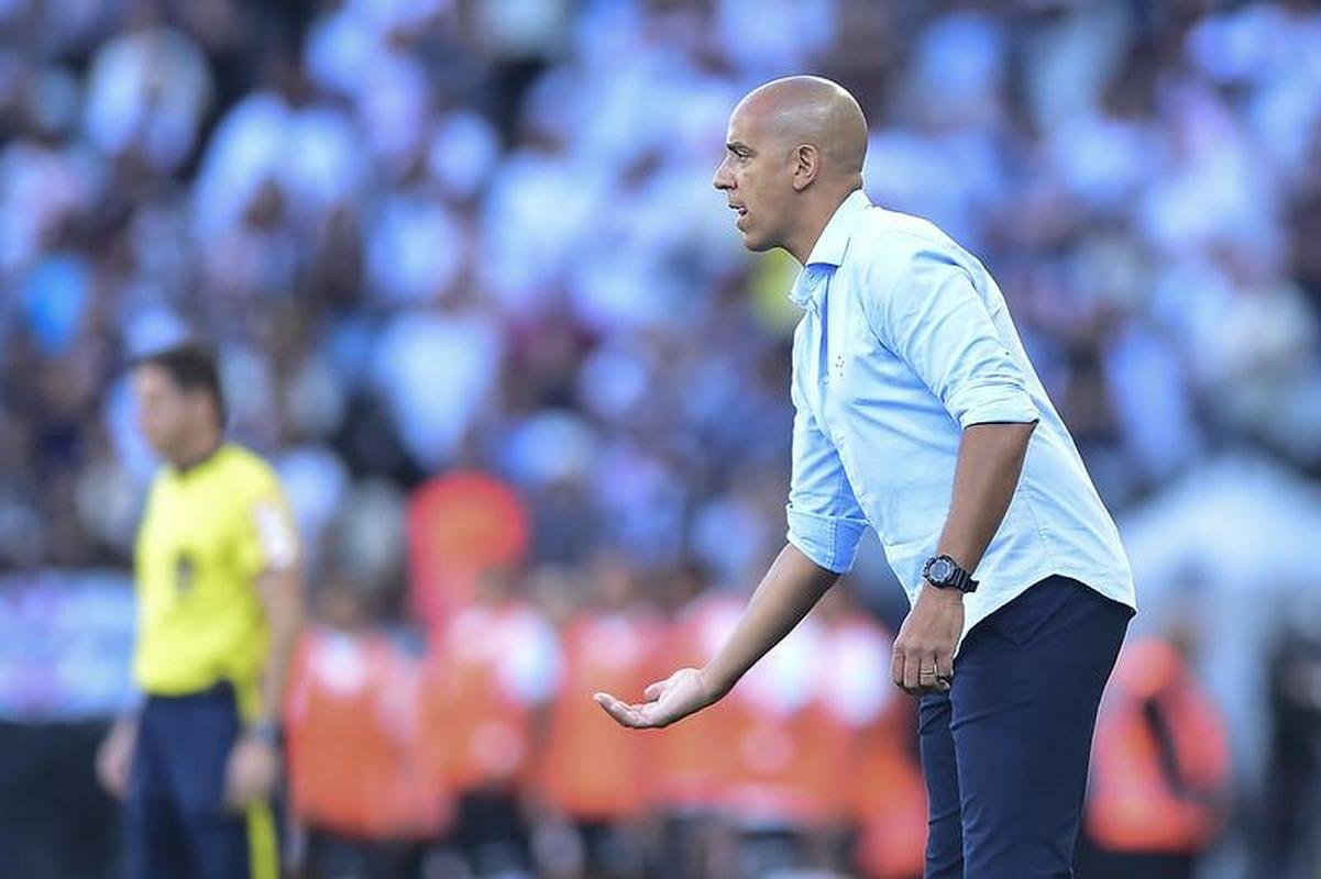 Pela primeira rodada do Campeonato Brasileiro, Corinthians e Cruzeiro se enfrentam na Neo Qumica Arena, em So Paulo