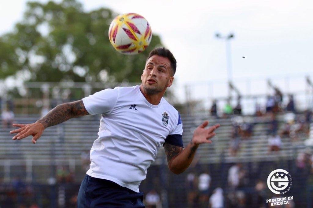 Uniforme do Gimnasia La Plata, da Argentina