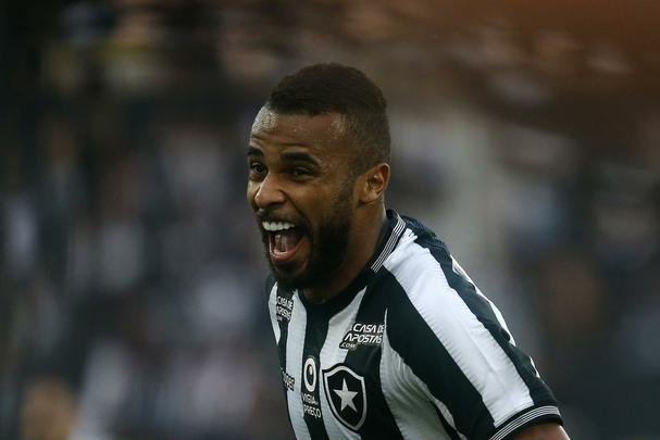 Fotos da vitória do Botafogo sobre o Atlético, por 2 a 1, no Engenhão, pela 18ª rodada do Brasileiro