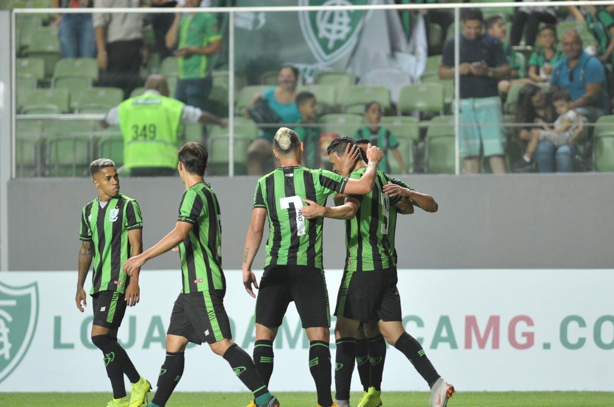 Veja fotos do jogo entre Amrica e Villa Nova