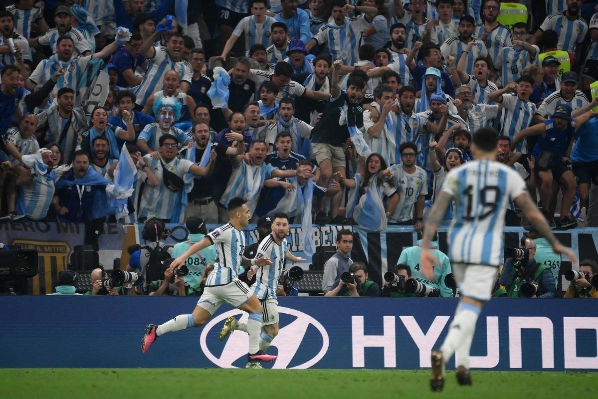 Na prorrogao, Messi fez mais um e recolocou a Argentina na frente da Frana: 3 a 2
