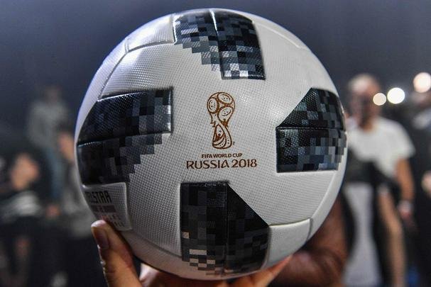 Com presença de Messi, Adidas e Fifa lançaram a bola oficial da Copa da Rússia: a Telstar