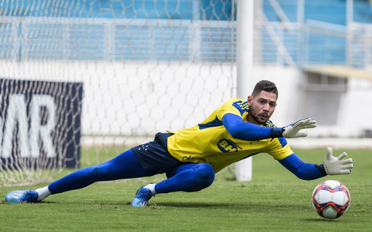 Fotos do treino do Cruzeiro no estdio Melo, em Varginha, na manh deste sbado (03/04)