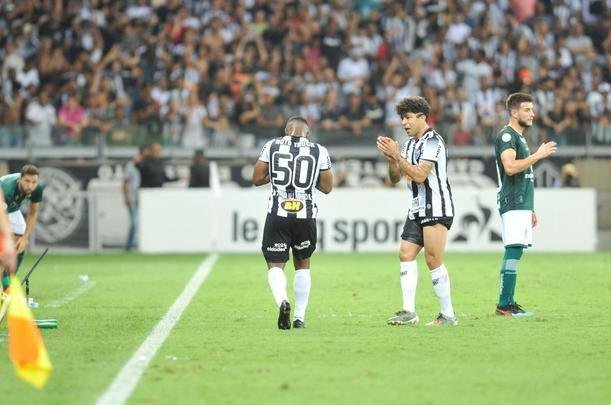Marquinhos abriu o placar para o Atltico sobre o Gois com chute cruzado