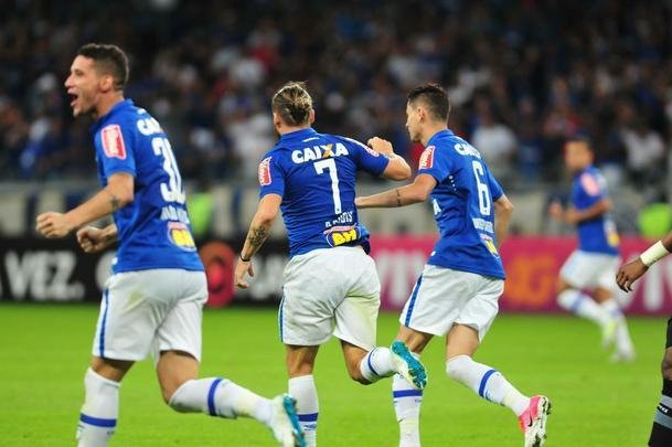 Imagens do jogo entre Cruzeiro e Grmio, pela 8 rodada do Campeonato Brasileiro, no Mineiro