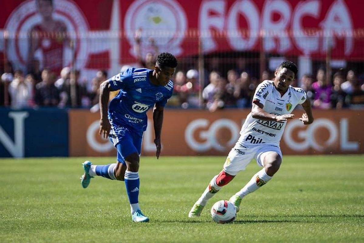 Brusque e Cruzeiro se enfrentam no estdio  no estdio Augusto Bauer, pela 21 rodada da Srie B