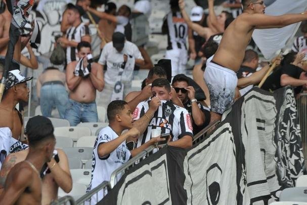 Fotos da torcida do Atltico durante o clssico contra o Cruzeiro