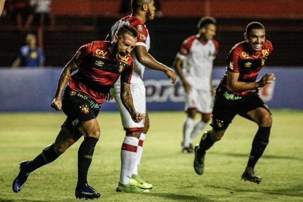 No segundo tempo, o Sport ainda ampliou o placar com Jean Patrick. Porém, com a expulsão do capitão Sander, o Imperatriz tomou a iniciativa do jogo e chegou ao empate com dois gols de Cesinha.