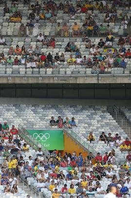 Mineiro ficou colorido nesta quarta-feira com camisas de clubes e selees em duelo da Olimpada