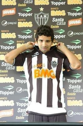 Depois de passagem de destaque pelo Cruzeiro, Guilherme foi apresentado como presente de aniversário do Atlético em 2011