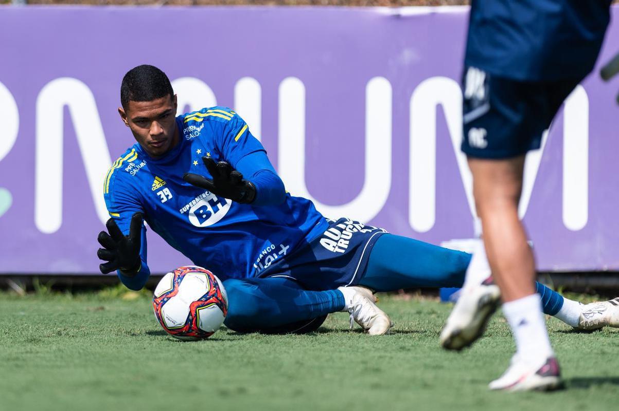 Fotos do treino do Cruzeiro desta sexta-feira na Toca II