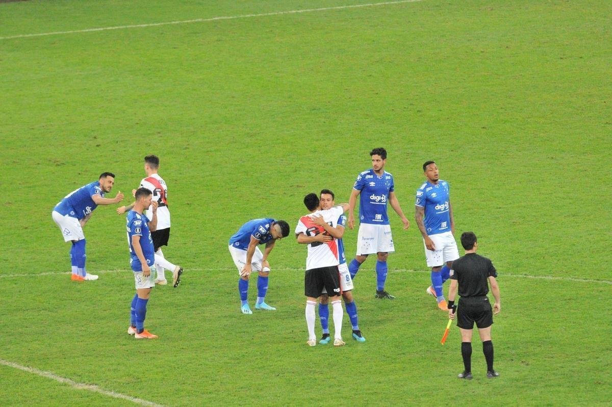 River derrotou Cruzeiro por 4 a 2 nos pnaltis, no Mineiro, e avanou s quartas de final da Libertadores