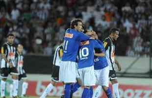 Com torcida nica do Atltico, Cruzeiro venceu o clssico por 1 a 0, no Brasileiro 2010, na Arena do Jacar