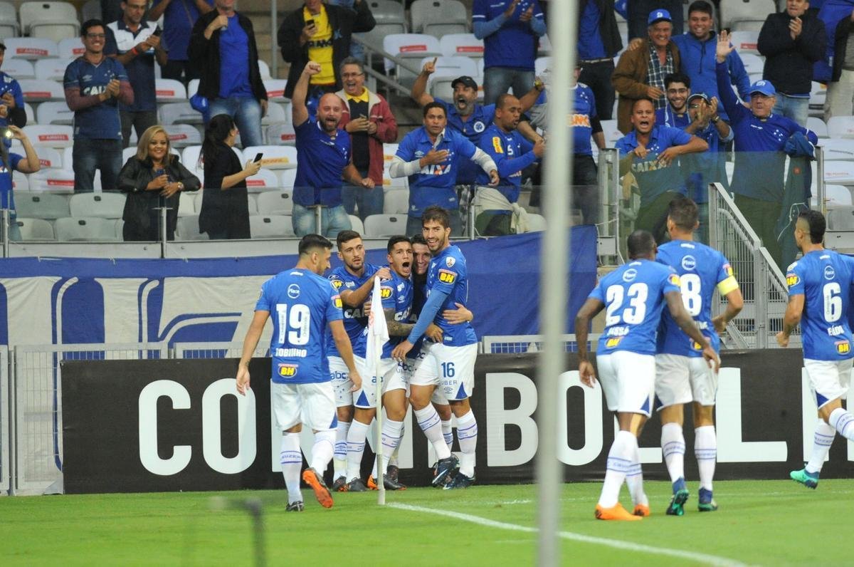 Thiago Neves aproveitou cruzamento de Sass e abriu o placar aos 2 minutos do primeiro tempo
