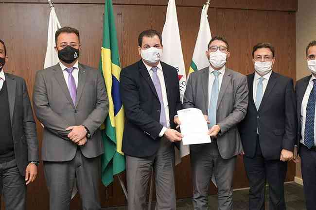 Membros do jurdico do Cruzeiro compareceram nesta quinta-feira (21) ao Tribunal de Justia de Minas Gerais