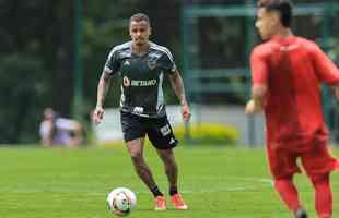 No primeiro jogo-treino, Atltico empatou com o Villa Nova por 1 a 1. Hulk marcou pelo Galo.