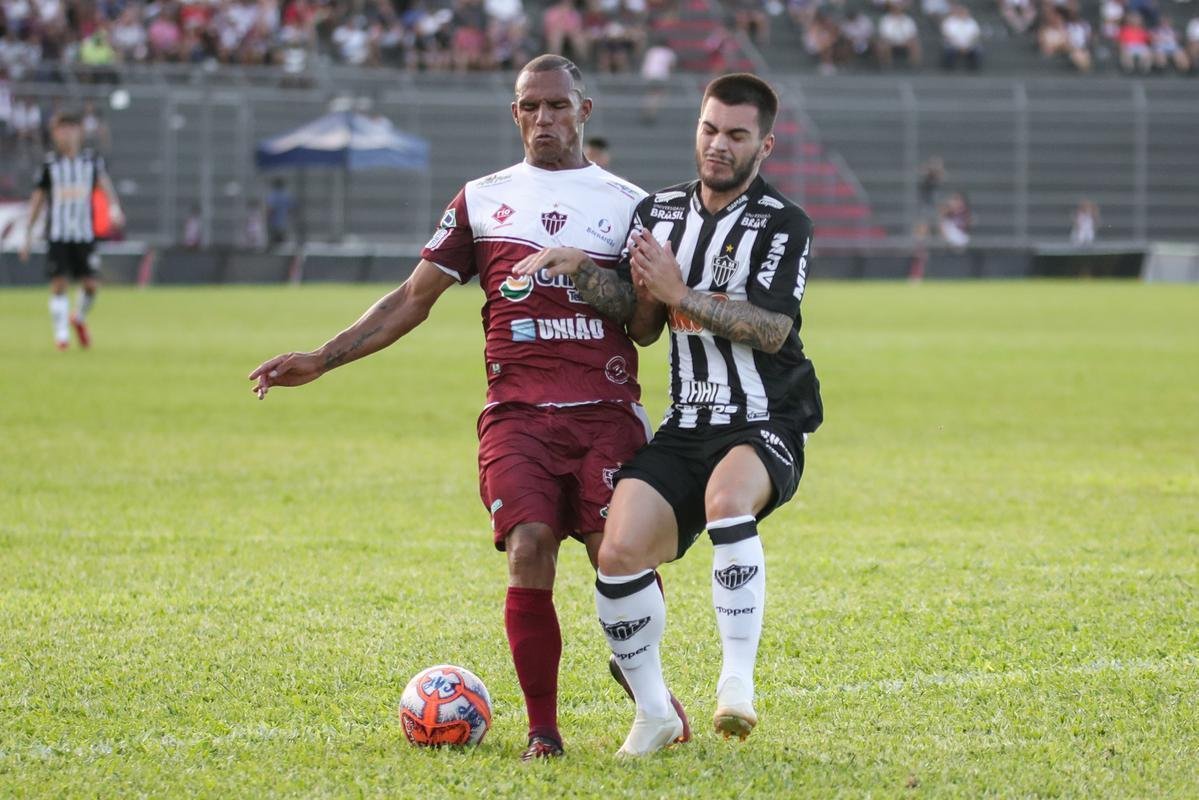 Fotos do duelo entre Patrocinense e Atltico, em Patrocnio, pela nona rodada do Mineiro. Galo venceu a partida por 1 a 0, com gol de Alerrandro, aos 45 minutos do segundo tempo