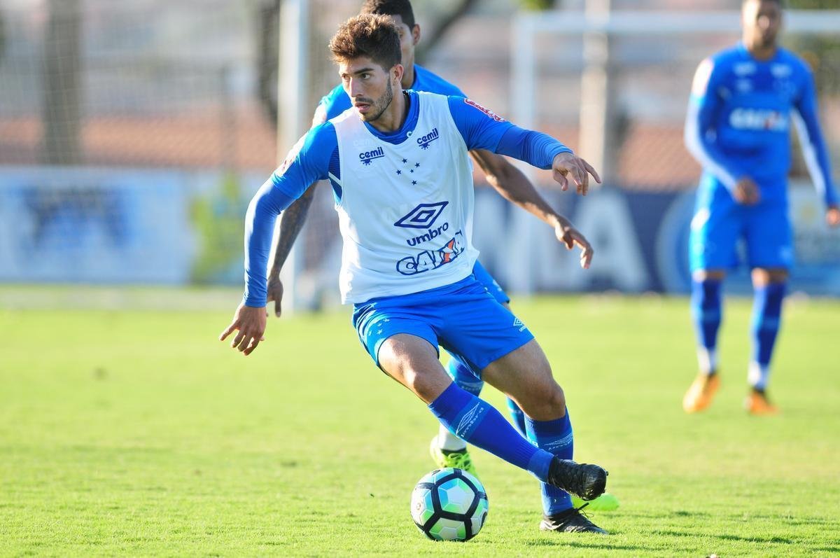 Imagens do treino do Cruzeiro desta quinta-feira, na Toca da Raposa II (Alexandre Guzanshe/EM D.A Press)