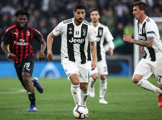 Khedira: o volante foi diagnosticado com uma fibrilao atrial, um tipo de arritmia cardaca, e passou por um procedimento cirrgico, em maro deste ano. O alemo voltou a atuar pela Juventus ainda na temporada passada
