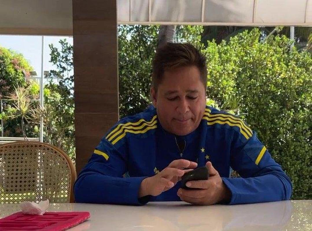 Cantor Leonardo apareceu com a camisa do Cruzeiro nas redes sociais