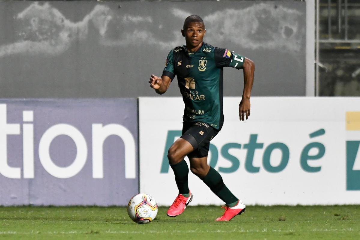 Imagens da vitória do América por 1 a 0 sobre o CRB, no Independência, pela Série B do Brasileiro