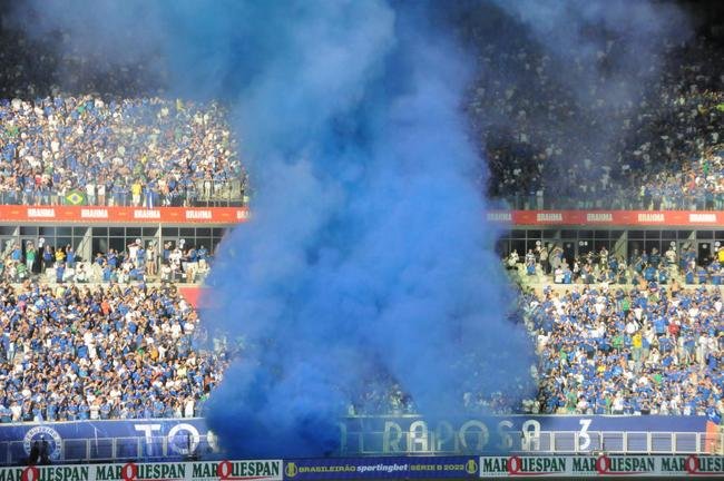 Fotos da torcida do Cruzeiro, no Mineiro, na partida contra a Ponte Preta pela 13 rodada da Srie B do Campeonato Brasileiro. Mineiro recebeu grande pblico mais uma vez