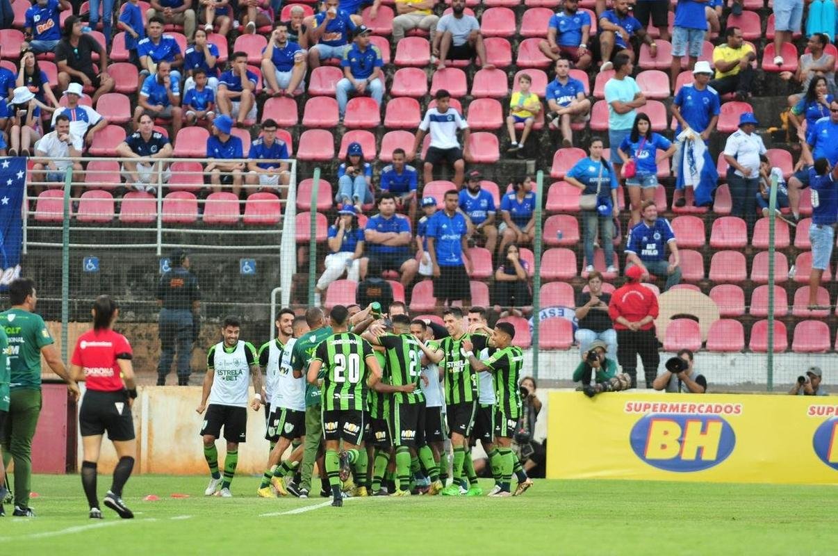 Cruzeiro e Amrica se enfrentaram na Arena do Jacar, em Sete Lagoas, pelo jogo de ida da semifinal do Campeonato Mineiro