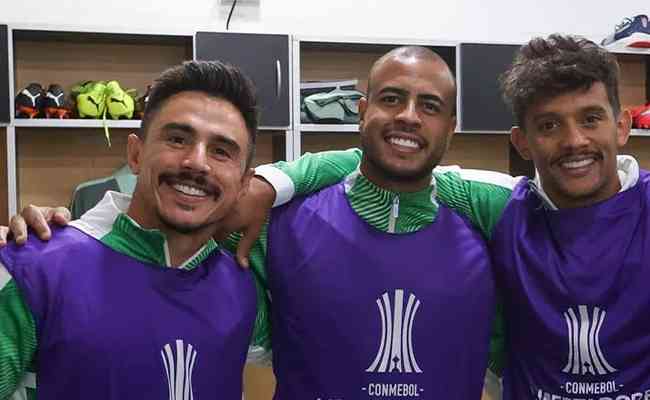 Willian, Mayke e Scarpa posam juntos antes de jogo na Libertadores pelo Palmeiras