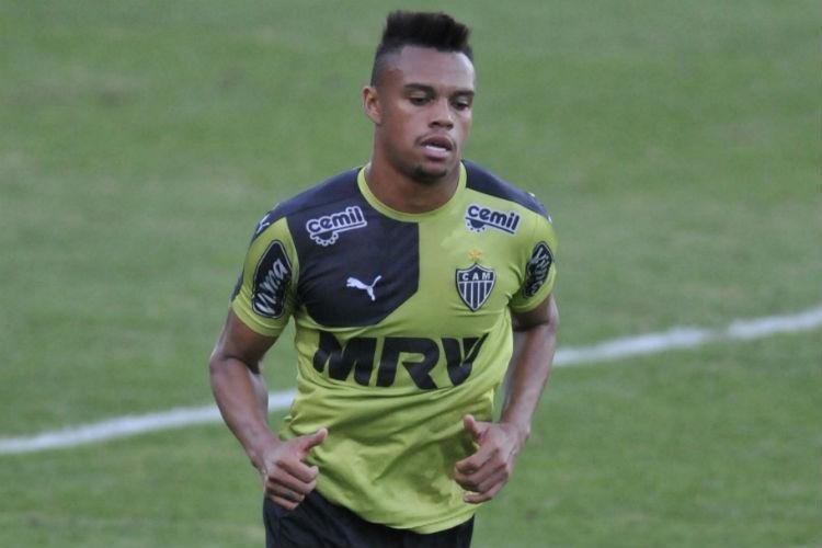 Pablo  jogador do Coritiba, que o contratou por emprstimo.
