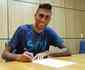Rafael Marques assina contrato, e Cruzeiro marca apresentao para esta quinta-feira