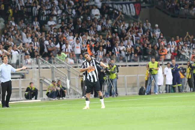 Ronaldinho pode ter feito, contra o Lans, na despedida da Recopa, o seu ltimo jogo pelo Atltico