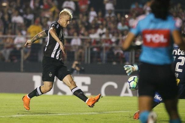 Atlético saiu atrás, conseguiu virada com Róger Guedes e Ricardo Oliveira, mas cedeu empate no Morumbi