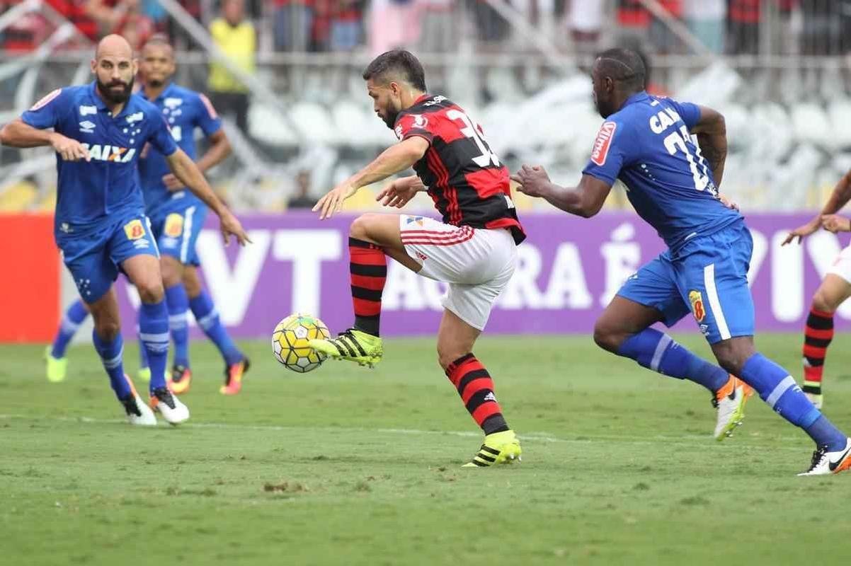 Flamengo e Cruzeiro jogaram em Cariacica-ES pela 27 rodada do Campeonato Brasileiro