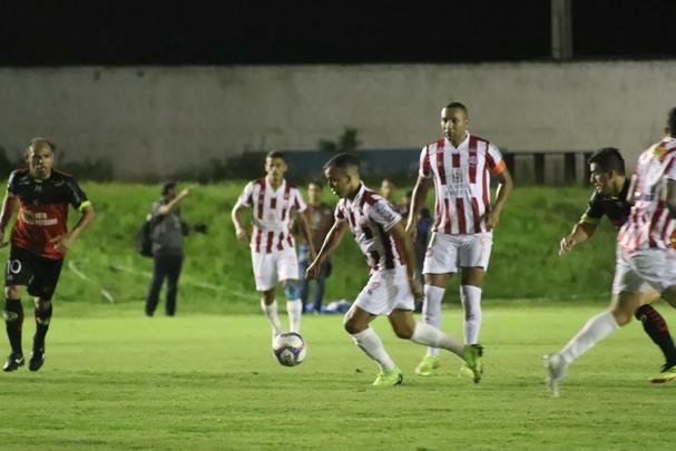 Com o resultado, o Alvirrubro precisar vencer, de qualquer jeito, o Sampaio Corra, na prxima rodada, nos Aflitos 