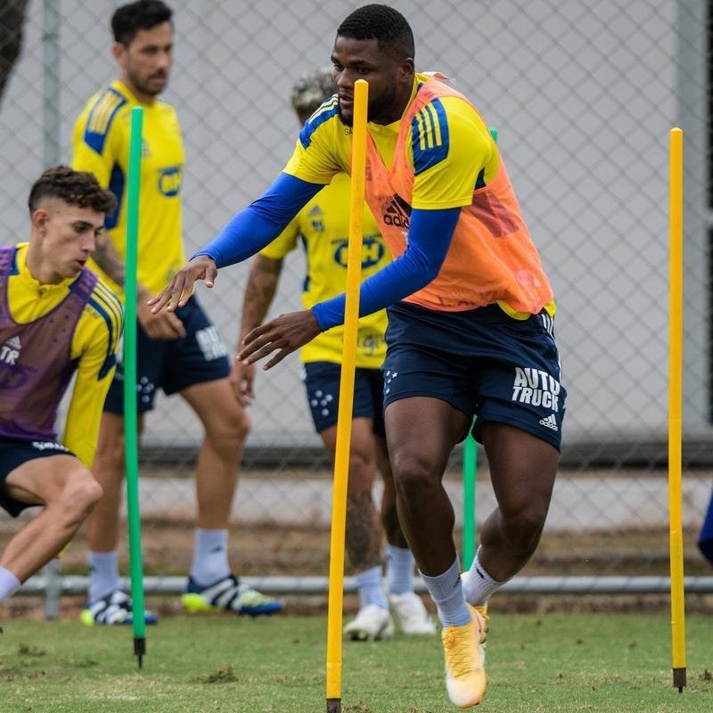 Jogadores do Cruzeiro realizaram primeiro treino sob comando de Mozart nesta sexta-feira (11/06)