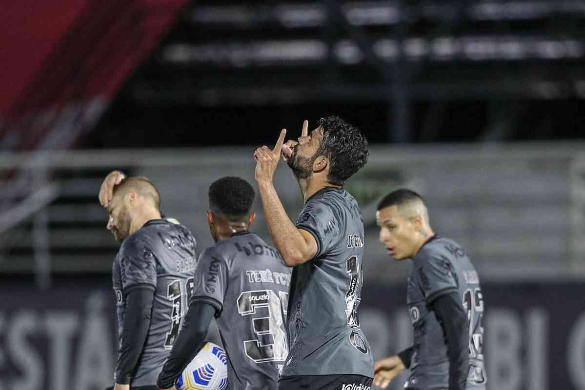 Diego Costa - Atacante entrou no segundo tempo da partida contra o Bragantino, pelo Campeonato Brasileiro de 2021, e marcou o gol de empate do Galo. O jogo terminou 1 a 1.