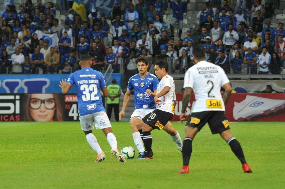 Fotos de Cruzeiro x Corinthians, no Mineiro, pela oitava rodada do Campeonato Brasileiro
