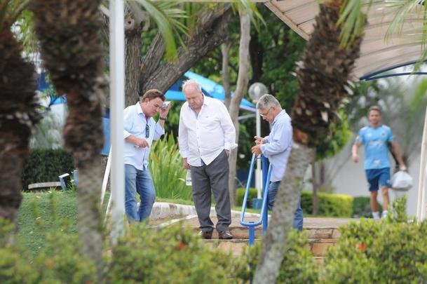 Fotos da apresentao de Adilson Batista como novo tcnico do Cruzeiro. Tcnico teve reunio com jogadores na Toca da Raposa II, falou com a imprensa e depois comandou seu primeiro treino