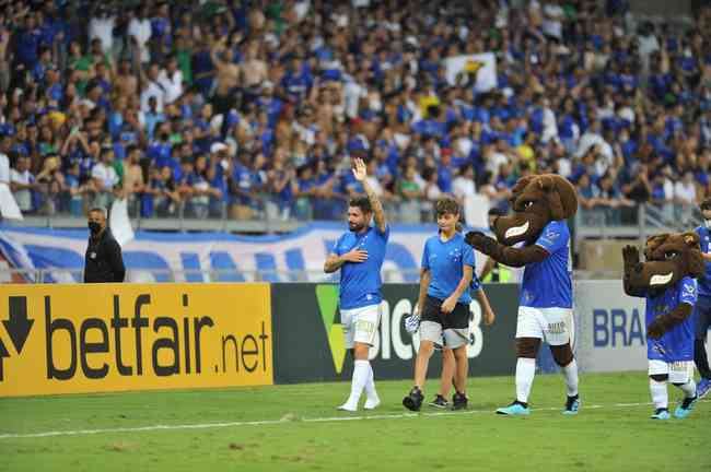 Último jogo da carreira de Sobis tem emoção, festa com a torcida do Cruzeiro  e surpresa de Dirceu Lopes; assista, cruzeiro