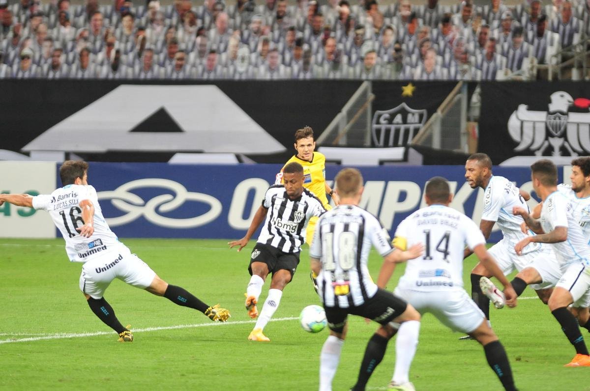 Fotos do jogo entre Atltico e Grmio, no Mineiro