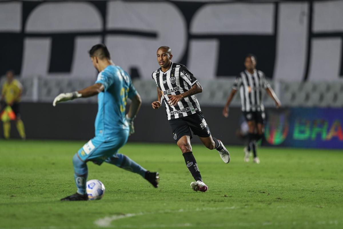 Fotos do jogo entre Santos e Atltico, na Vila Belmiro, em Santos, pela stima rodada do Campeonato Brasileiro de 2021