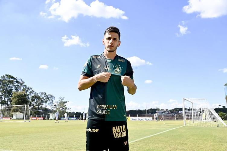 Luiz Fernando foi o quarto jogador anunciado pelo América. O atacante, que pertence ao Tombense, ficará na equipe americana até o fim do ano.