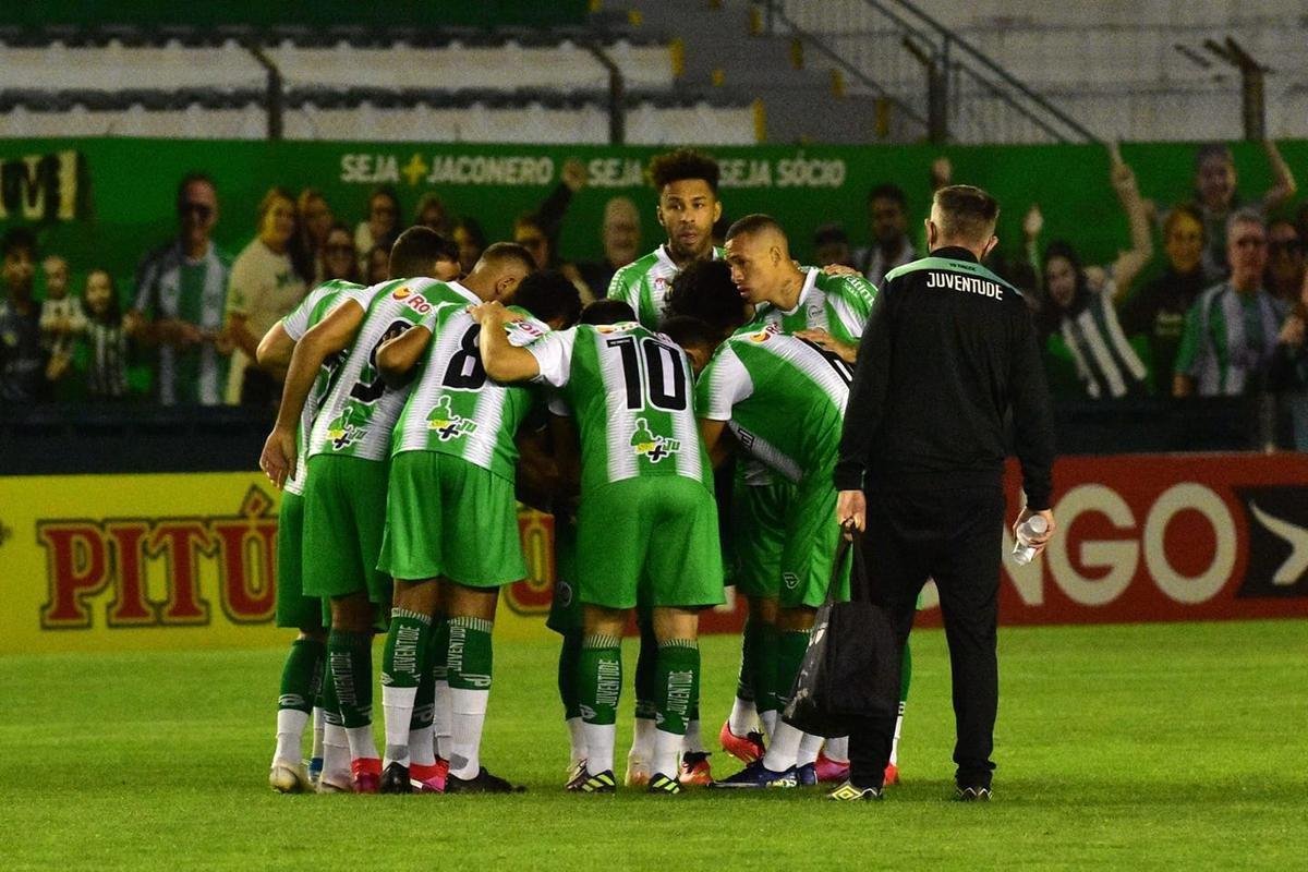 O Juventude é o quinto melhor mandante da Série B, com 64,1% de aproveitamento. Em 13 jogos, venceu sete, empatou quatro e perdeu dois, com 21 gols marcados e nove sofridos. Quarto colocado (40), a equipe do Rio Grande do Sul somou 25 dos 39 pontos disputados em casa.